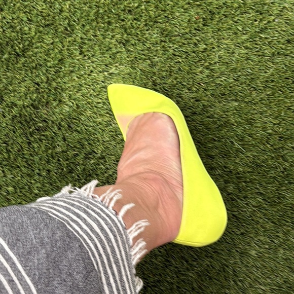 Neon fluorescent yellow point toe ballet flats funky 80s Women's Flats Sz6 NWOT - Picture 8 of 16